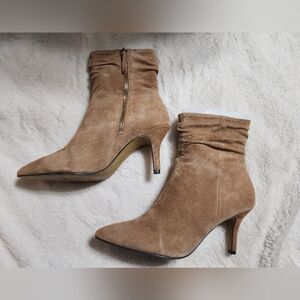 Bella Vita Danielle Suede Ankle Boots Size 8.5 W